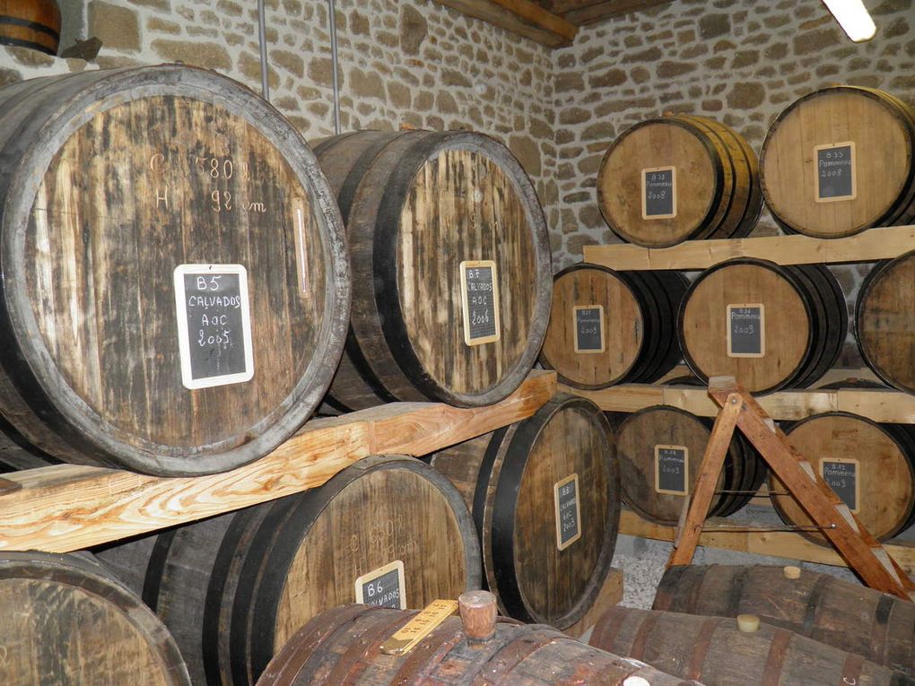 Photos de la visite des Fins Goustiers à la ferme cidricole de Hugues et Corinne Desfrièches.