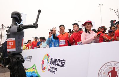 UMANI E ROBOT INSIEME IN MARATONA: UN NUOVO PASSO VERSO IL FUTURO