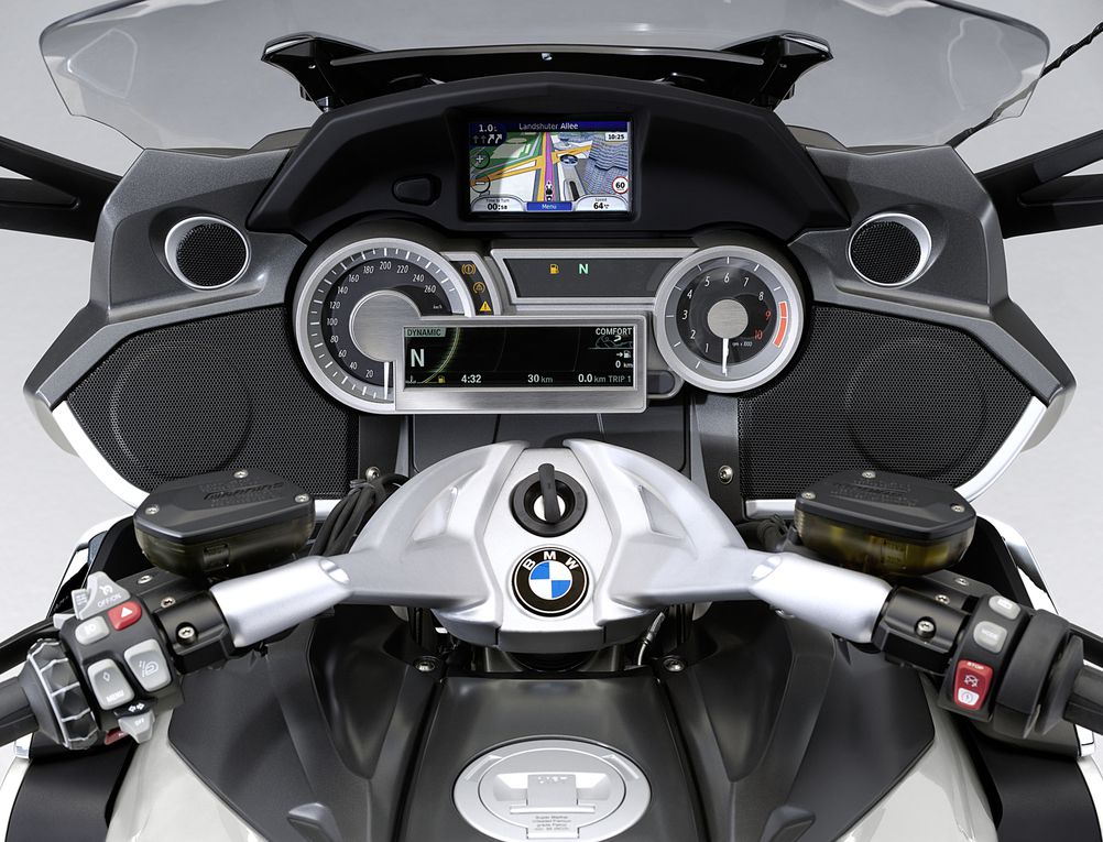 les photos de la bmw k1600gt et k1600gtl. du concept design, en statique et dynamique. bmw motorrad K 1600 GT/L