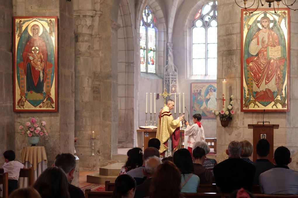 Messe Solennelle du Saint Sacrement. Première communion de David.