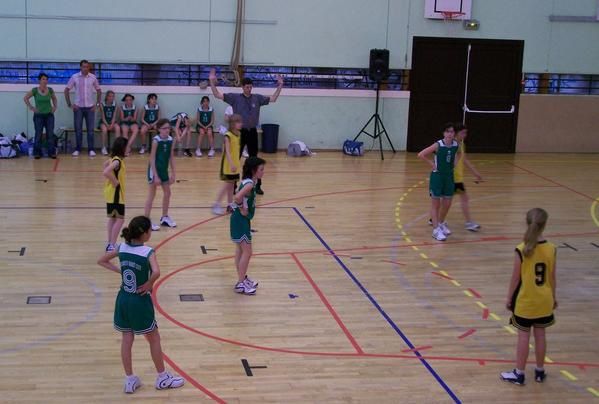 Match hyper serré, suspense insoutenable, public en folie, revivez en images la 1/2 finale des benjamines contre bizanos en 2007