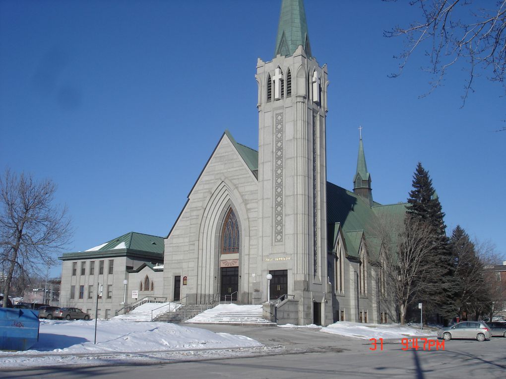 dans cet album, tu trouveras toutes les églises, paroisses et autres que je verrais au fil de mes voyages dans la province québécoise... et y'a de quoi faire !!!