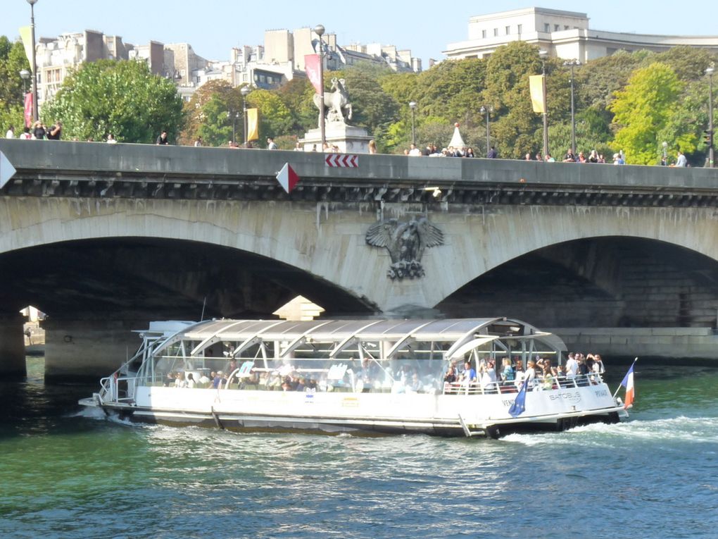 VENDOME , vedette bateau-bus à Paris
