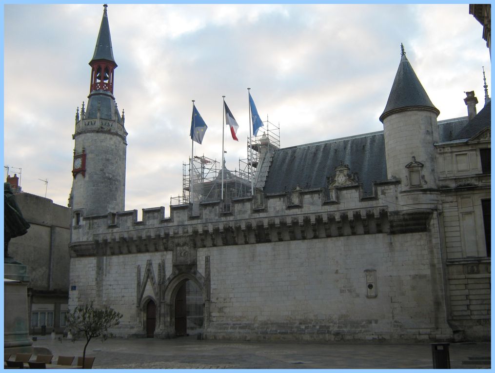 LA ROCHELLE, SES MONUMENTS, SON PORT ET SES BATEAUX ETC...