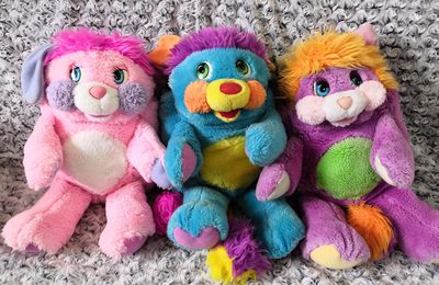 Brochettes de peluches et poupées de chiffon