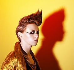 Pour quelques minutes de BEAUTÉ avec LA ROUX ! 