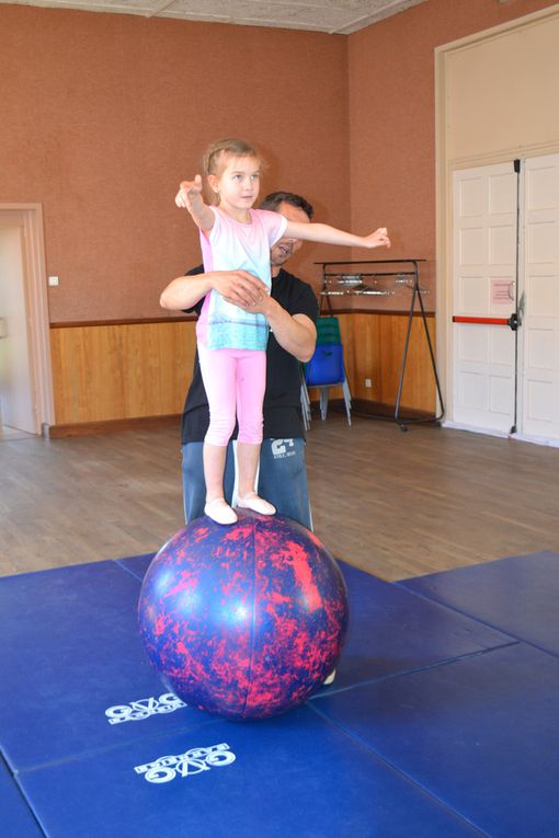 C'est le cirque à l'école de Cruzilles...