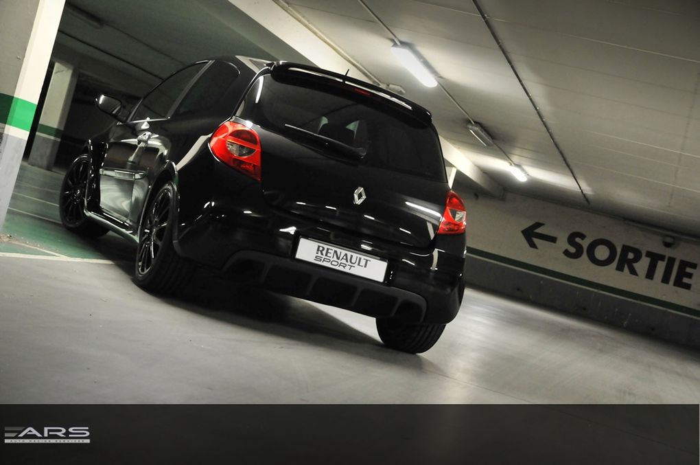 Cure de jouvence par Auto Racing Services pour cette Clio 3 RS.