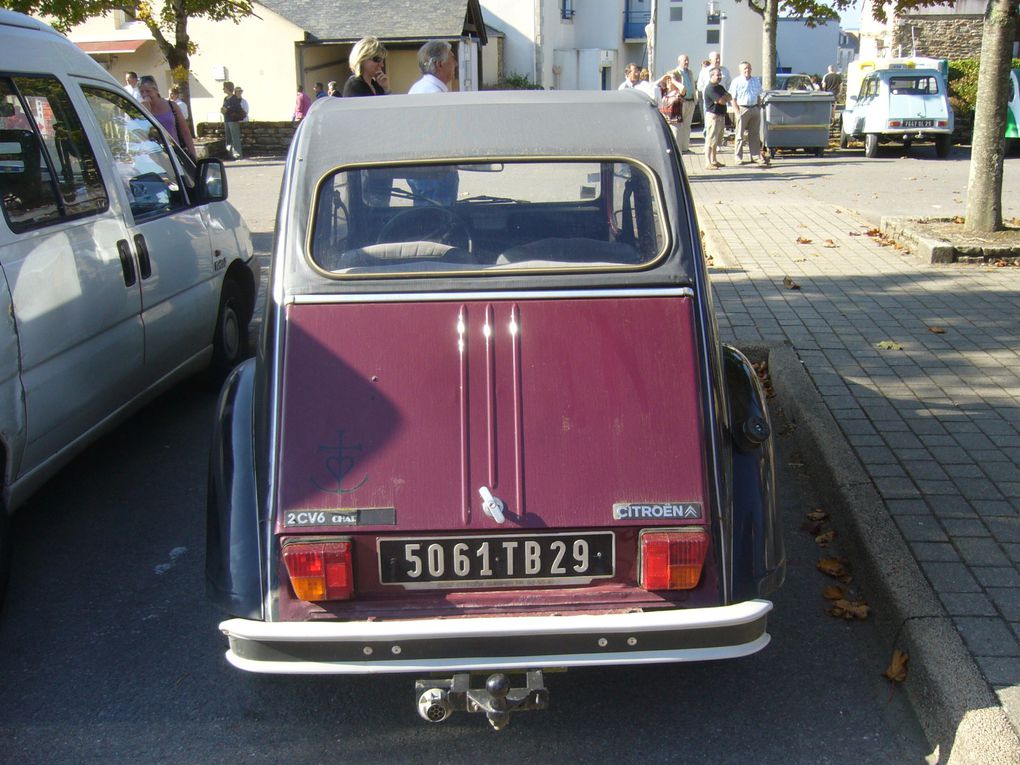 belle matinée accueillant de nombreuses 2cv et dérivés toutes plus belles les unes que les autres