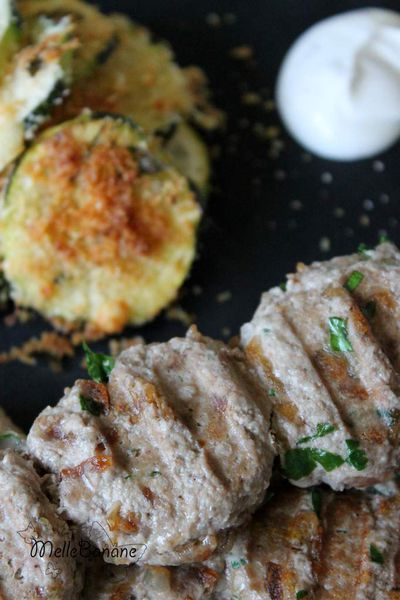 Courgettes en croûte de parmesan et brochette de boeuf au paprika