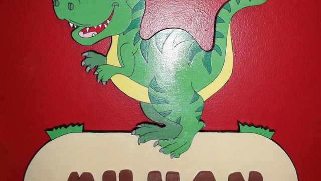 Plaque de porte dragon avec prénom en relief en bois