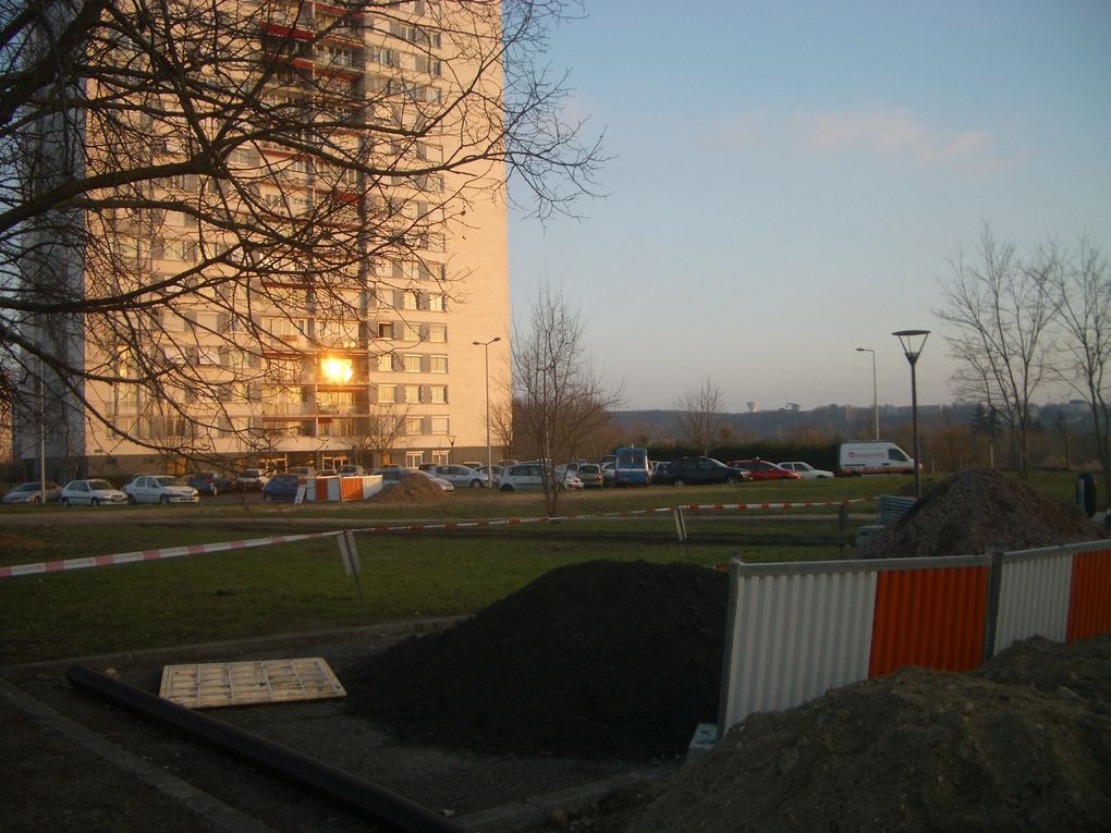 Première étape des travaux du tram, les chantiers de déviation des réseaux ont commencé en juin 2010 et se termineront en novembre 2011.
