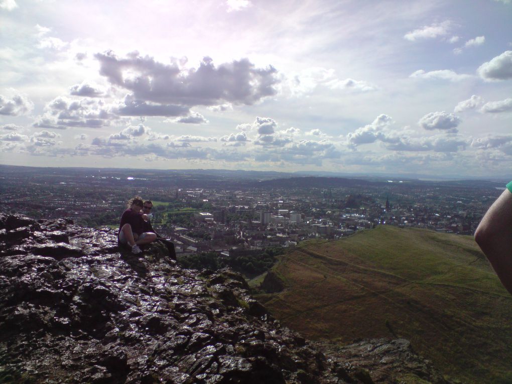 3 jours en Ecosse, guidée par Pepette et sa titine. Au menu : les HighLand Games, le Clan Gathering, Edinburgh, St Andrews, Crail, Wallace Monument, et Glasgow... en route !