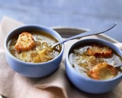 Soupe à l'oignon gratinée