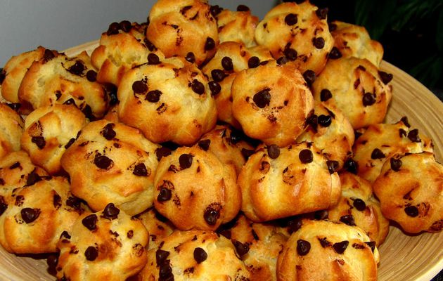 Chouquettes aux pépites de chocolat 