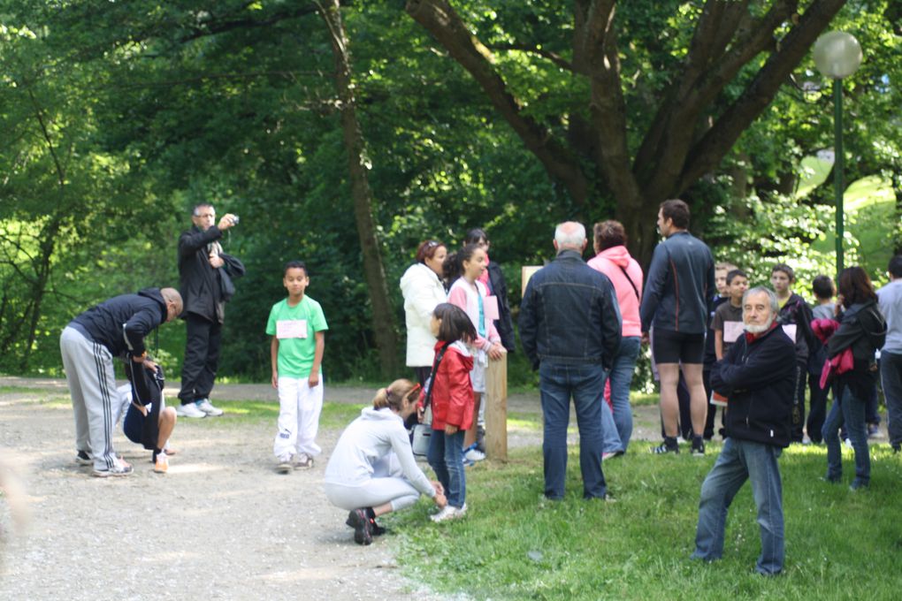 Vues du cross organisé par les parents et professionnels des écoles  Condorcet, avec l'appui du Centre socio-culturel du Tillay et de ses bénévoles, le 25 mai 2013.