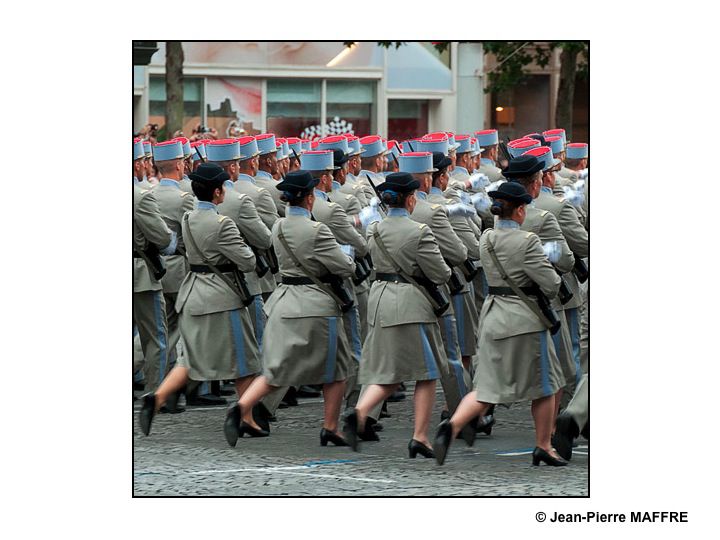 Un aperçu de l’Armée Française avec, entre autres, la Patrouille de France, la Marine, l’Armée de terre, la Légion Etrangère comme si vous y étiez. Paris, les 14 juillet 2010.