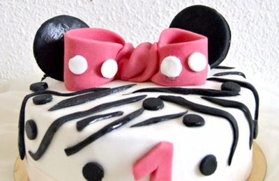 Minnie Cake + Tuto Noeuds Papillon en pâte à sucre 
