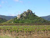 1- pause "atelier" pour une crevaison. 2 et 3- Vignes et Château d'Entrechaux. 4- Lou Crestet perché sous sa barre.