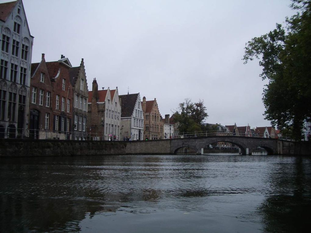Bruges vu à partir du canal