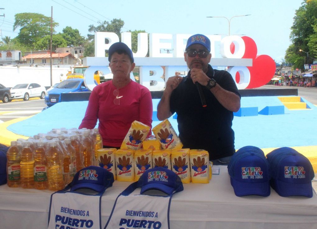 Alcalde de Puerto Cabello benefició a empanaderas de El Palito con la entrega de materiales y uniformes 