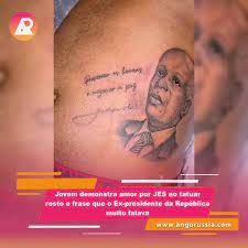 ANGOLA :     Un jeune  montre son amour pour son ex président en tatouant le visage et la phrase que l'ancien président de la République aime beaucoup parlait