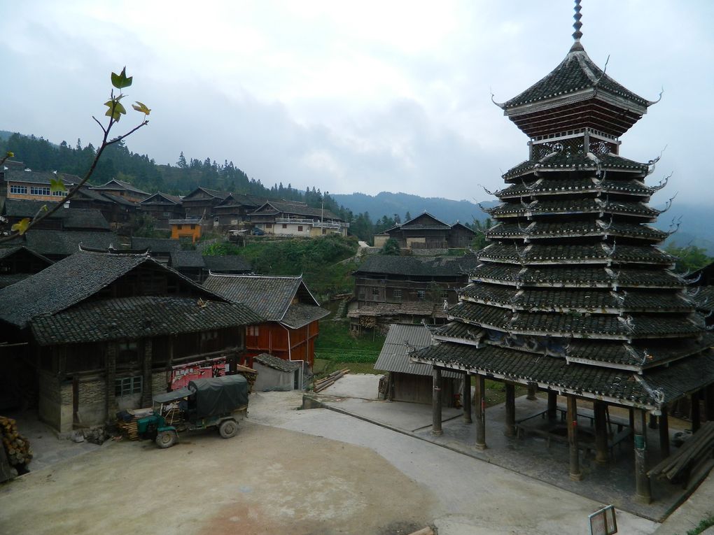 Quand on est basé à Zhaoxing, une longue marche dans les montagnes et les villages environnants s'imposent, notamment en direction de Tang'An. Paysages et rencontres insolites au programme.