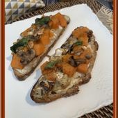 Tartines à la patate douce, champignons et Bresse Bleu