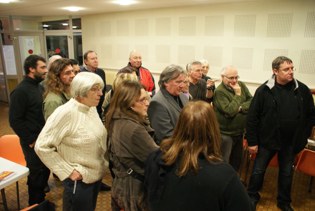 soirée placée sous le signe de la convivialité, le rire, la discussion, le débat... Thème choisi : la réforme des retraites. 25 participants à cette première rencontre qui a débouché sur la nécessité de poursuivre la mobilisation en resta