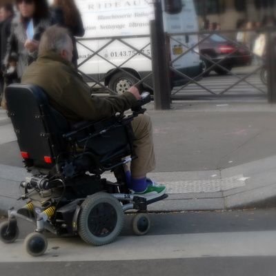 Les comparatifs de fauteuils roulants électriques (prix, marques)