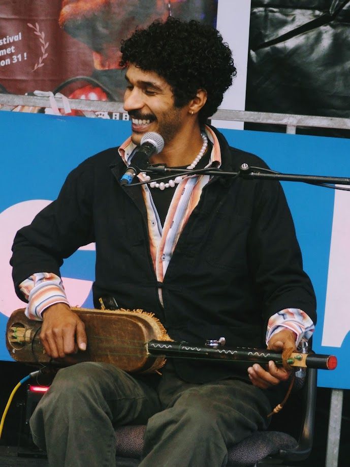 Festival chanteurs Quintin, avec Faracha Ghassen Gherissi), scène Georges Brassens, Quintin novembre 2024