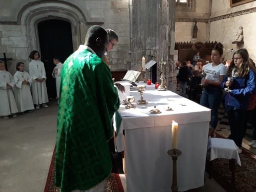 Retour en images sur la messe d’installation du nouveau curé de Poix et d'Hornoy : Le père Daleb M’Passy