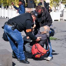 Gilets jaunes acte 21 : chronique d’une garde à vue, par Snae