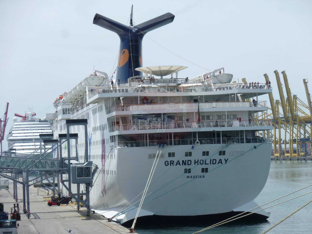 Bienvenue à Barcelone, premier port croisière d'Europe ! Habitée par 1 602 000 personnes, cette ville de Catalogne est idéalement située pour embarquer des passagers prêts à faire le tour de la Méditerranée.