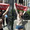 trois militantes Femen, dont deux Françaises, condamnées à quatre mois de prison ferme