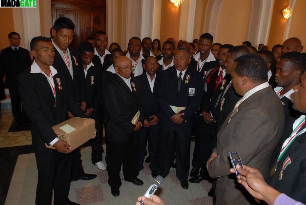 Les XV Makis de Madagascar, vainqueur de la Namibie, lors de la CAN 2012 de rugby, faits Chevaliers de l'Ordre national malagasy. Photos Harilala Randrianarison. www.madagate.com