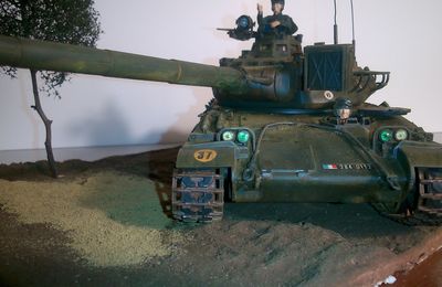 AMX 30 B et sa maquette