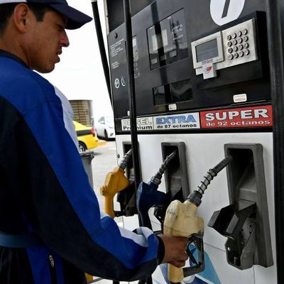 El gobierno Moreno busca mejorar la economía del país a través del precio de la gasolina 