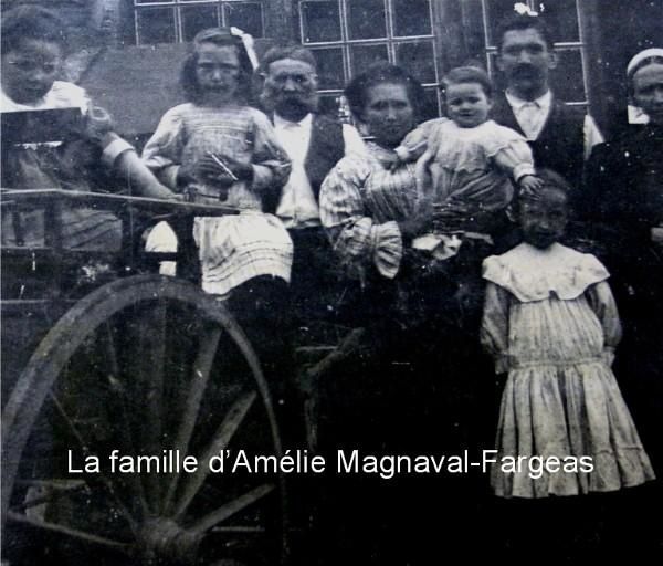 <a href="http://gw0.geneanet.org/index.php3?b=danymagnaval&lang=fr;p=adrien+leonard;n=magnaval"><span style="font-weight: bold;">Famille Magnaval</span></a><br />Adrien, ses soeurs Amélie et Clémence, ses frères Damien le Mitron, Edouard, Louis, Joseph , sa femme Joséphine<br />Ses enfants Damien, Louis, Elie ,  Jean, Joseph, Marguerite, Louise et Yvonne.<br />Sa mère Elisabeth Bunisset<br />Ses grands parents Léonard Bunisset et Jeanne Lafarges