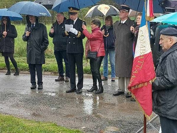 Cérémonie sous les parapluies
