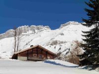 A l'Armanaz, sous la porte des Aravis. Montée dans la poudreuse.