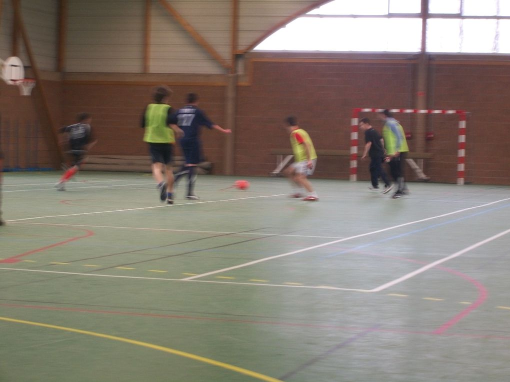 Organisation de la soirée couscous, atelier pâtisseries, tournoi de foot en salle... des vacances à la fois sportives et "enrichissantes" :)