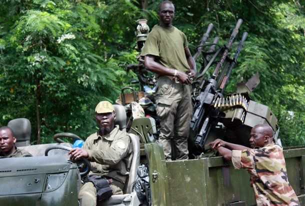 Les rebelles en armes lourdes, mais pour l'ONU et la France sur ces images les rebelles détiennent des armes légères...