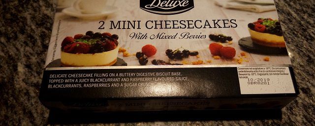 Mini cheesecakes with mixed berries (di Deluxe, Lidl) 
