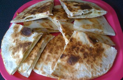 quesadillas au poulet / fromage
