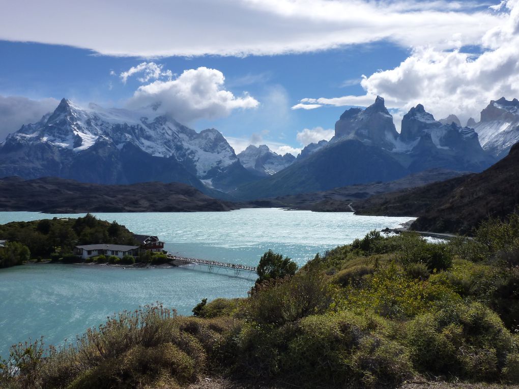 Et voilà l'album du Chili. Il vous permettra de découvrir tout ce que propose le Chili: la montagne, les glaciers, la mer, la ville, etc... Enjoy!!