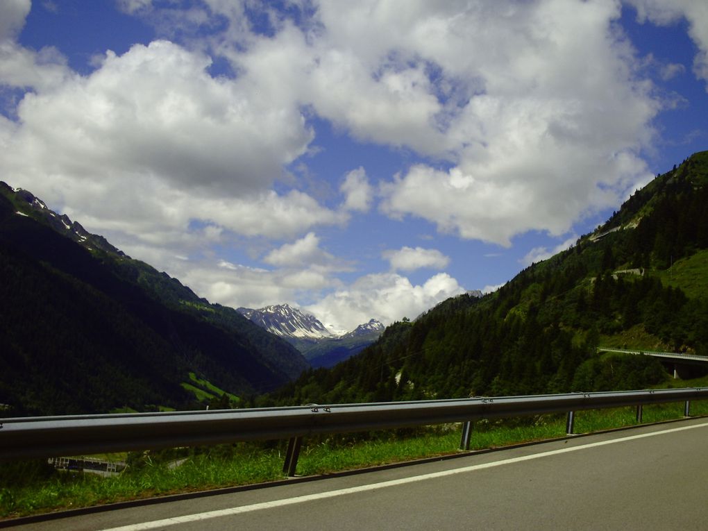 DIAPORAMA 65 PHOTOS - LES ALENTOURS DE LA MONTÉE DU GOTHARD...............