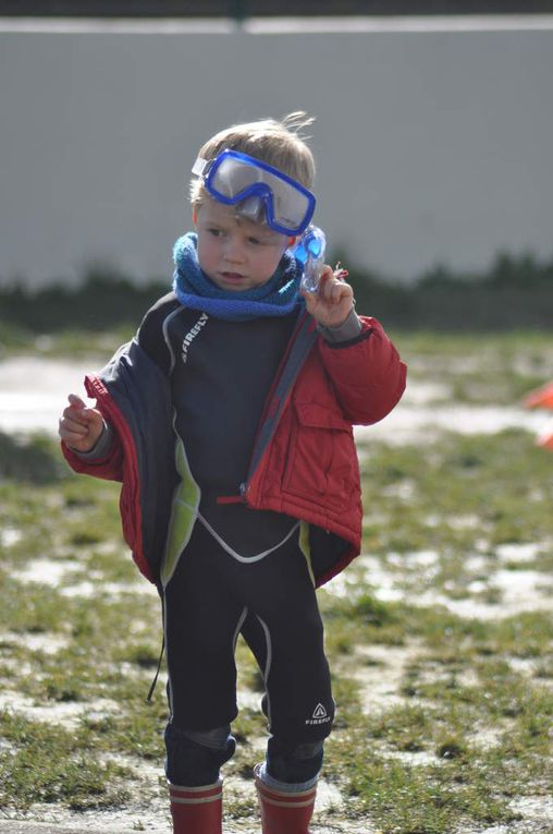 Cette année le temps ne nous a pas permis d'aller jusqu'au port de Lomener, cependant nous avons profité d'une éclaircie l'après-midi pour présenter notre petit spectacle dans la cour avant d'aller prendre le goûter à la plage.