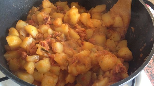 Ragout de pommes de terre, chorizo,ratatouille, au café!