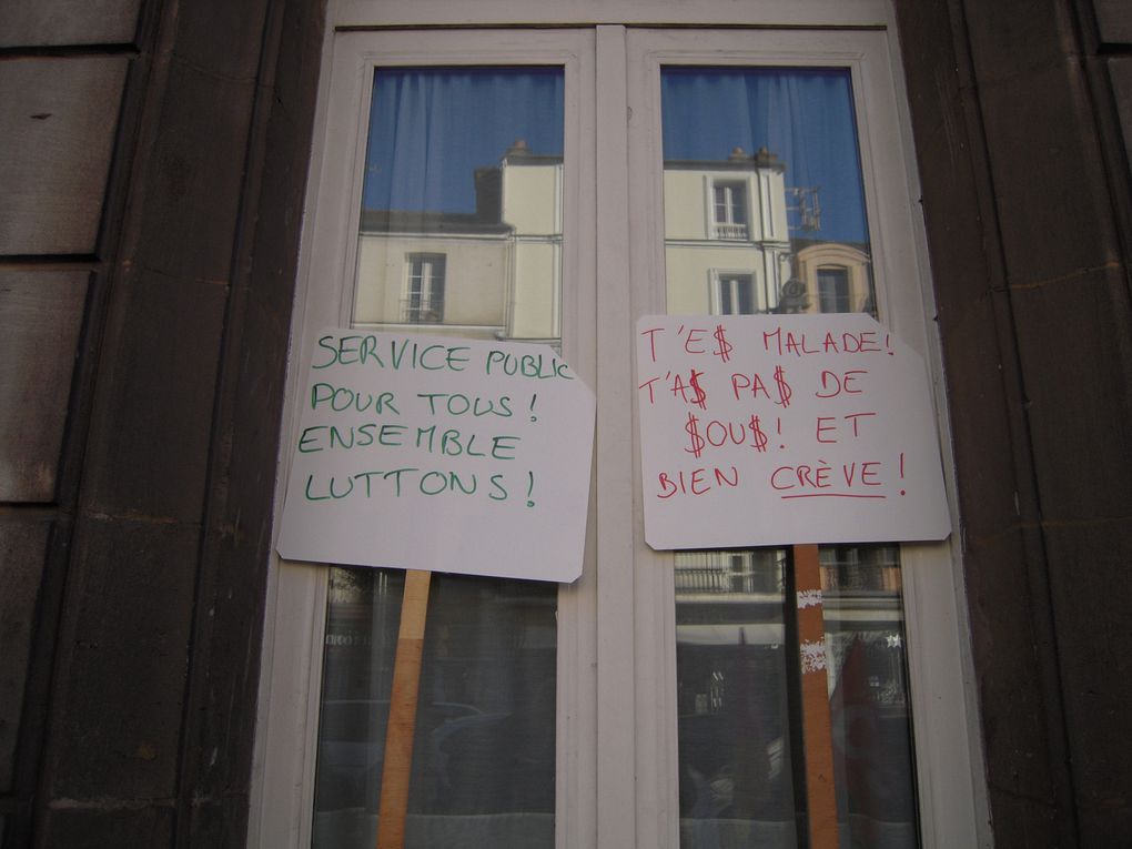 10 décembre 2011, nous étions nombreux devant la mairie de Fontainebleau pour refuser la privatisation partielle de l'hôpital de Fontainebleau.